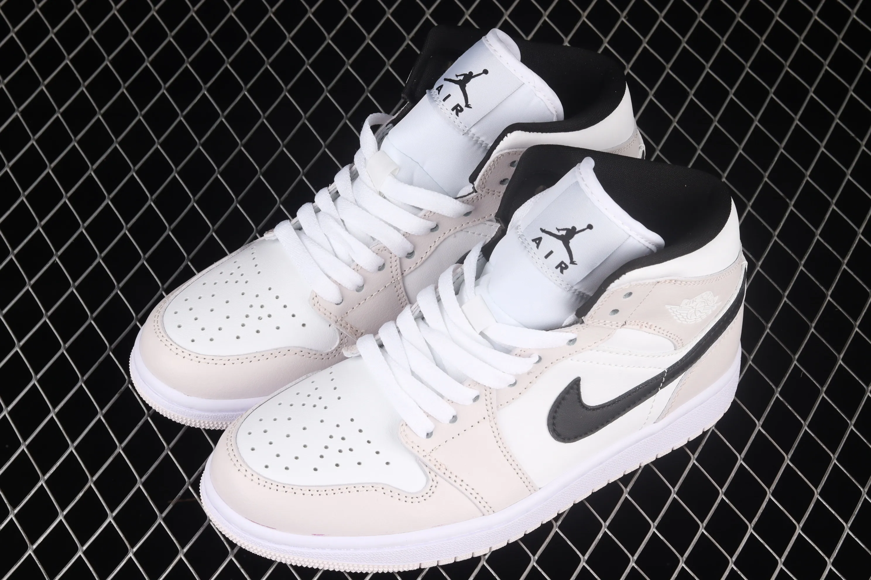 All categories Air Jordan Jordan series basketball shoes Air Jordan 1 Mid Different versions Air Jordan 1 Mid SE AJ1 Joe 1 white pink black hook Zhongbang basketball shoes BQ6472-500